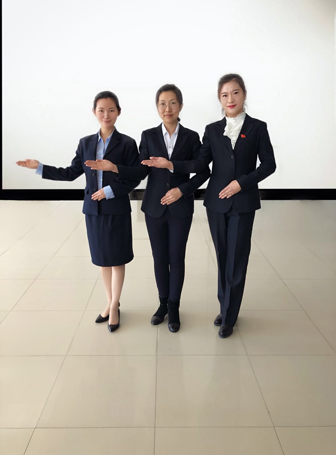 永利为伊春市行政资源中心进行政务礼仪培训