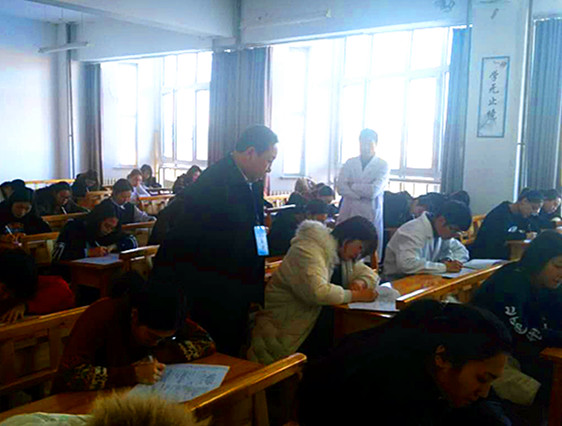 学院圆满完成期末考试工作