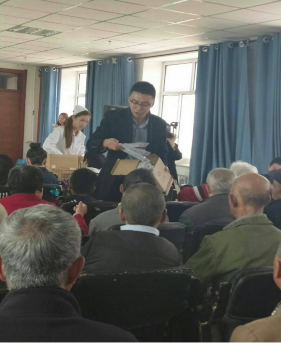 医学技术学院开展“送温暖献爱心”主题公益活动