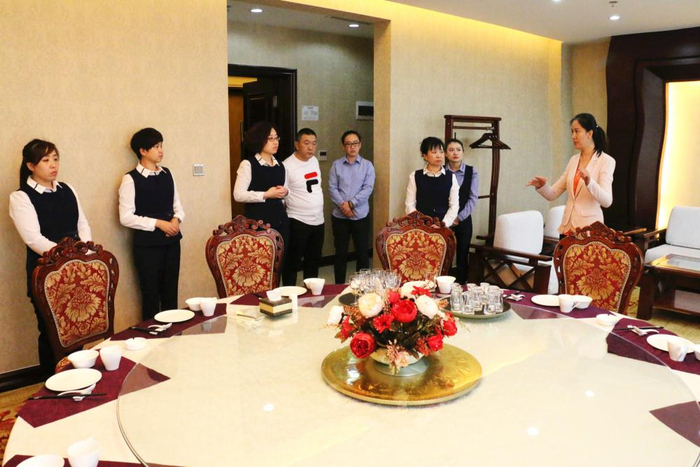 永利礼仪教师为政府和国企进行礼仪培训