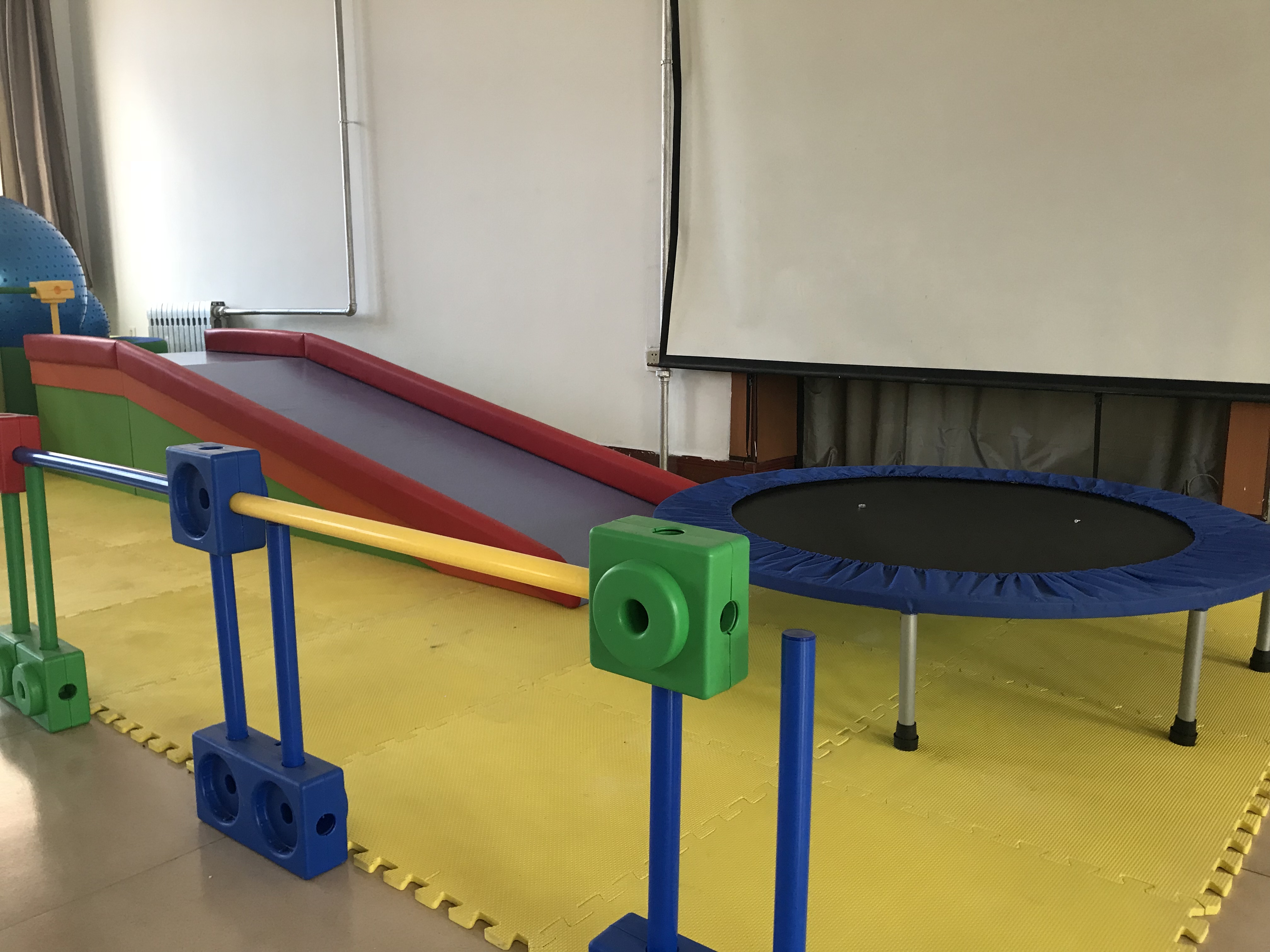 师范学院感觉统合训练教具投入使用