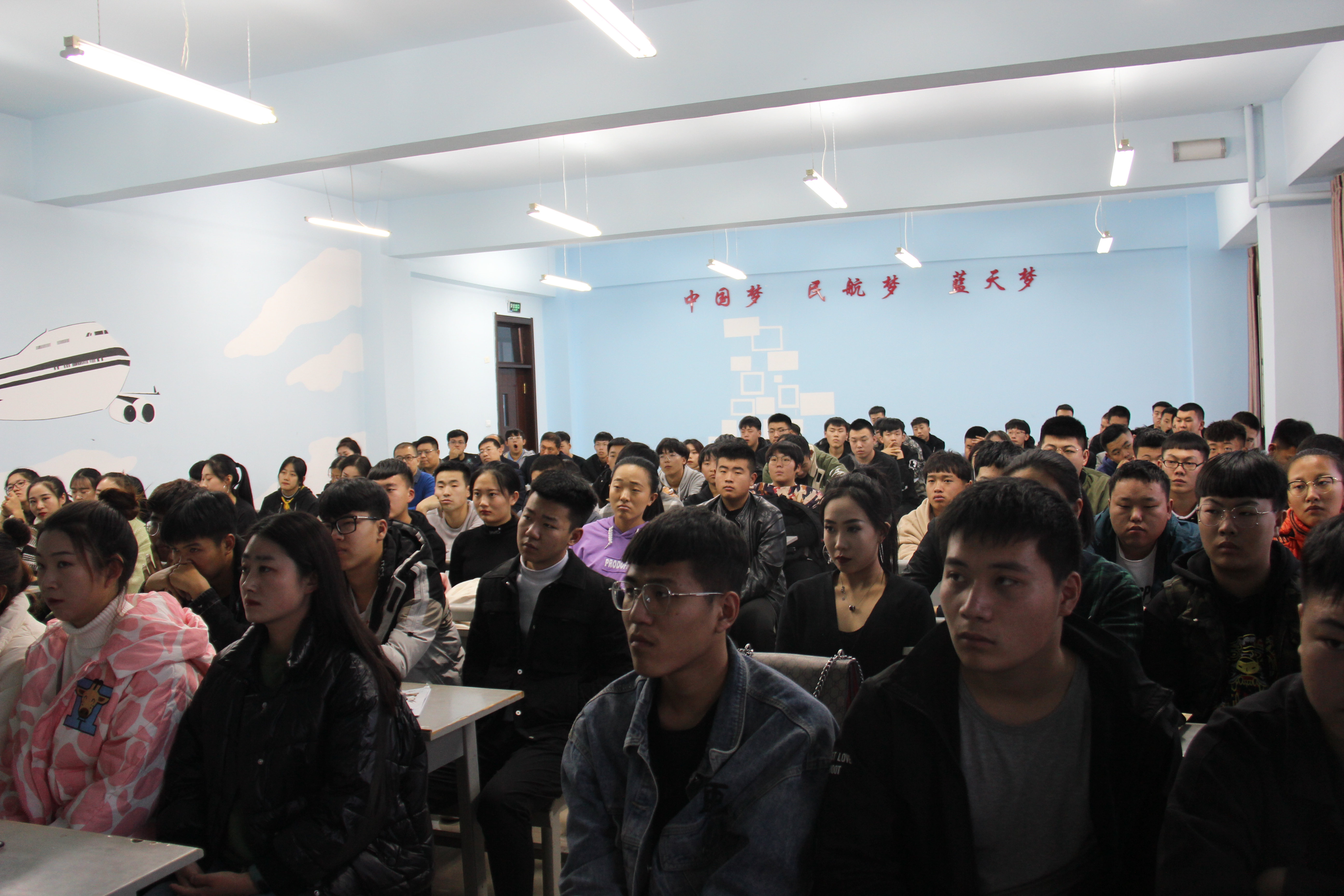 学院领导深入旅游商务学院上思政课