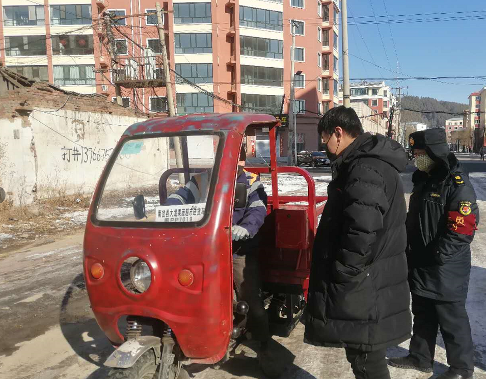 大学生志愿者勇担当__为疫情防控贡献青春力量