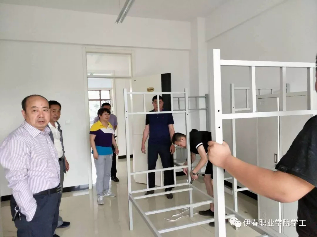 莺迁乔木_燕入高楼_同心协力_众志成城－_永利顺利完成第四学生公寓调整搬迁任务