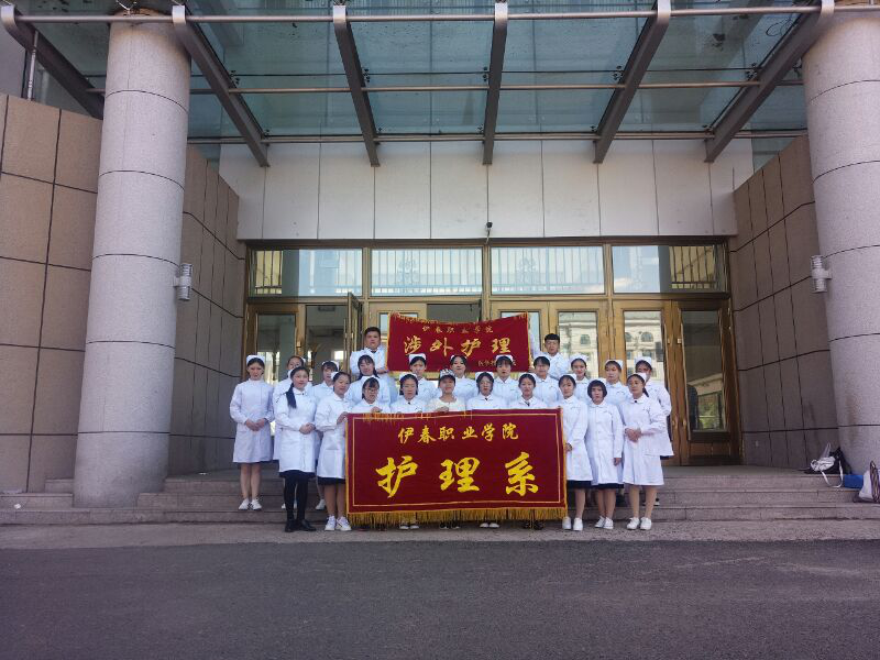医学技术学院涉外护理班开展“用行动给予关怀、用服务献予爱心”主题公益活动
