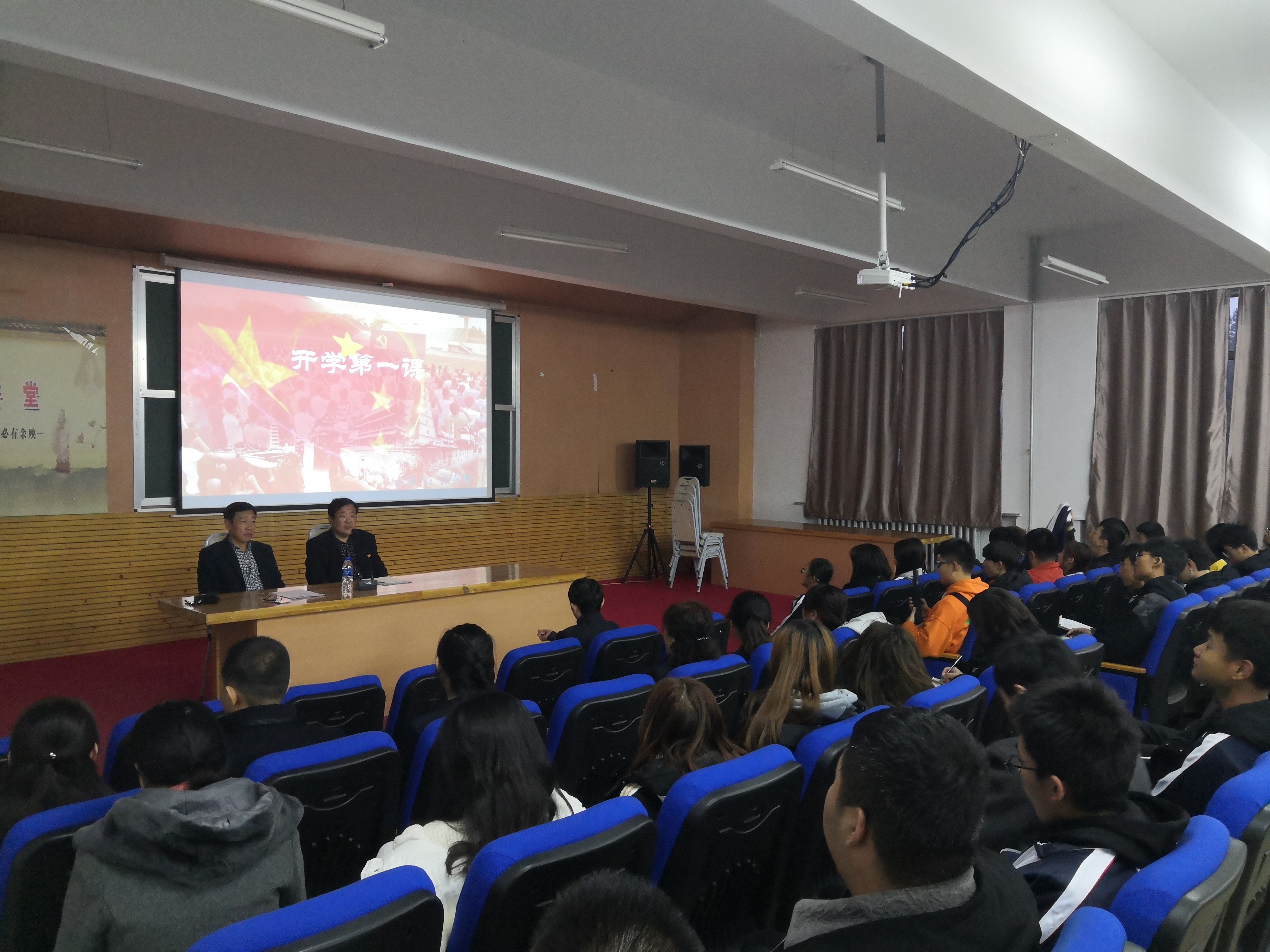 《开学第一课》—学校党委委员张春鹰深入计算机学院上思政课