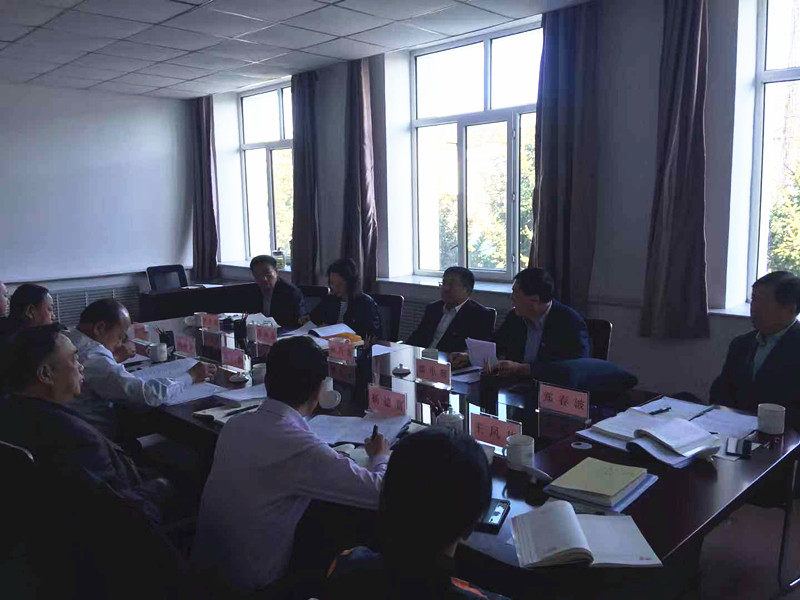 学校党委班子召开“不忘初心，牢记使命”主题教育专题学习研讨会
