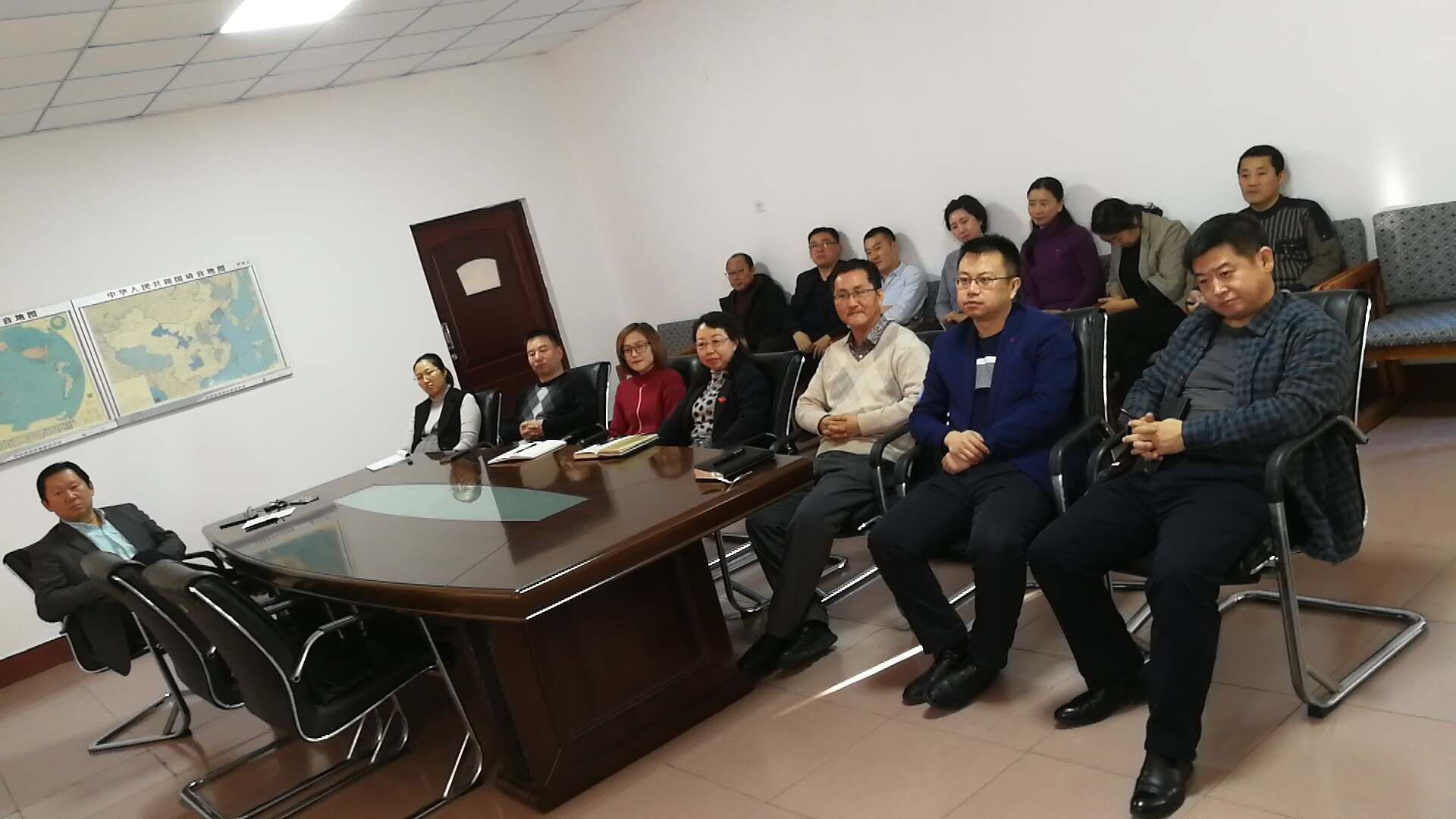 永利集团304官网师生收看庆祝改革开放40周年大会直播