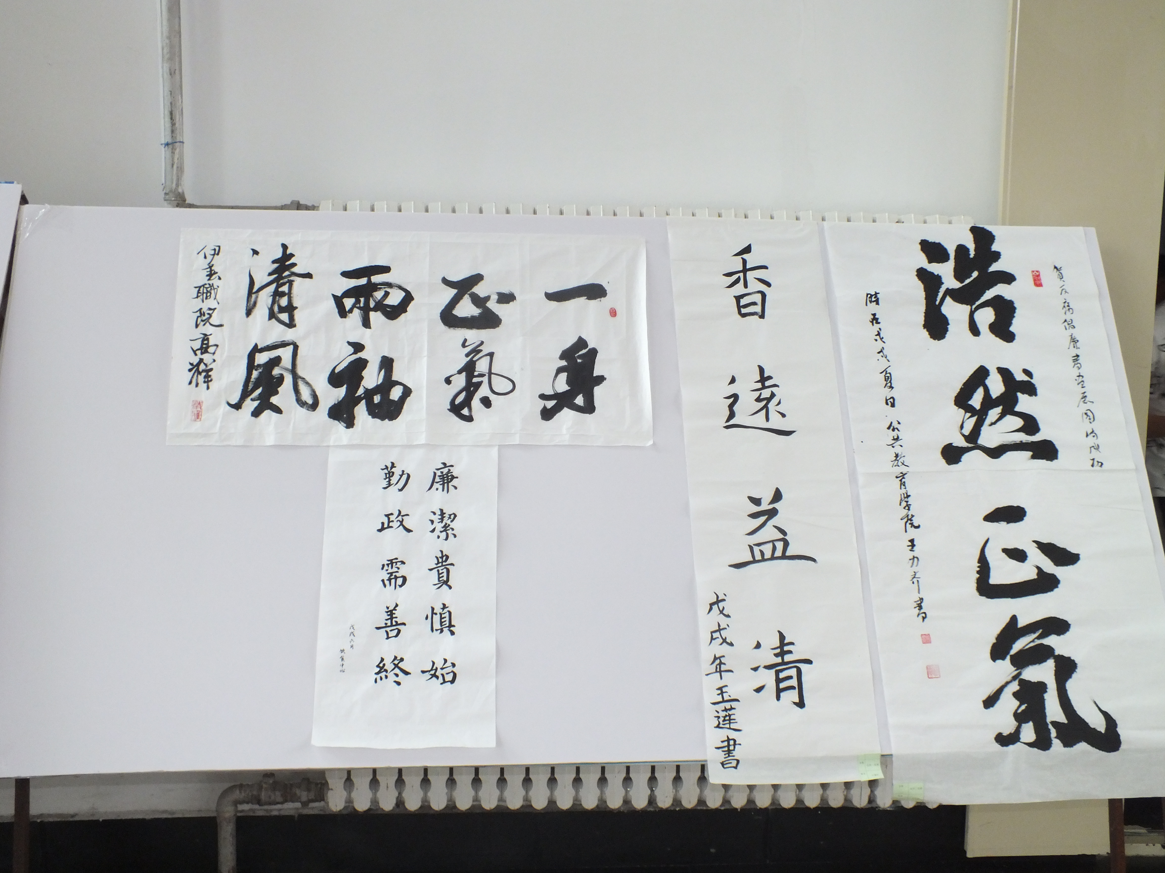 学院纪委组织开展廉政书画作品展