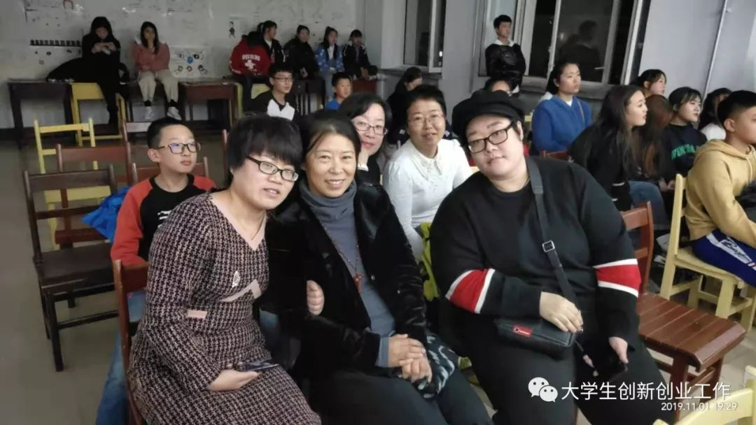 “人民艺术团”民谣专场汇报演出彰显青春风采