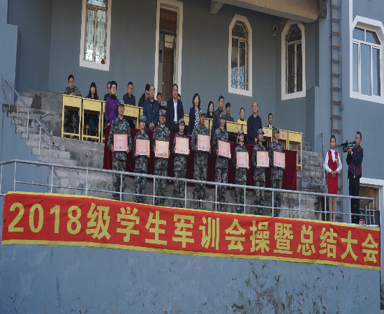 永利举行2018级新生军训汇报暨总结表彰大会