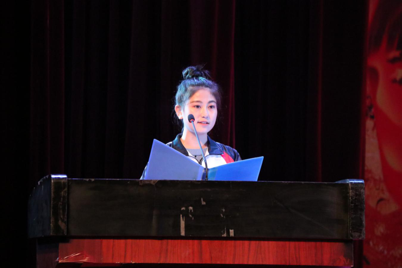 学院举行庆祝新中国成立70周年文艺演出暨开学典礼、教师节表彰大会