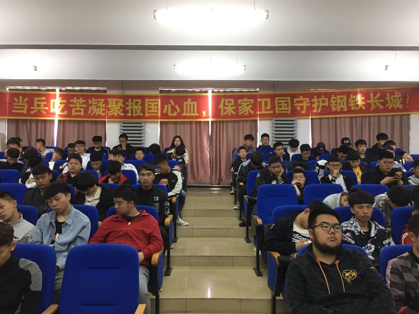 永利举行2019年大学生征兵工作启动仪式暨军官进校园宣讲征兵政策活动