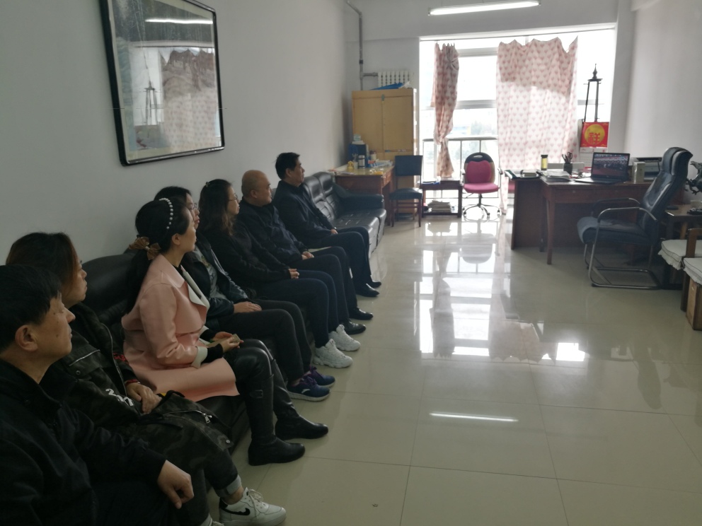 永利集团304官网师生观看纪念马克思诞辰200周年大会直播