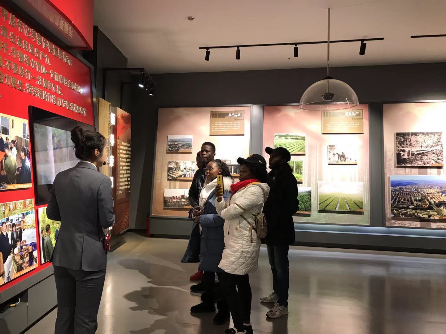 开启文化之旅，领略林城之美——记永利留学生参观伊春森林博物馆