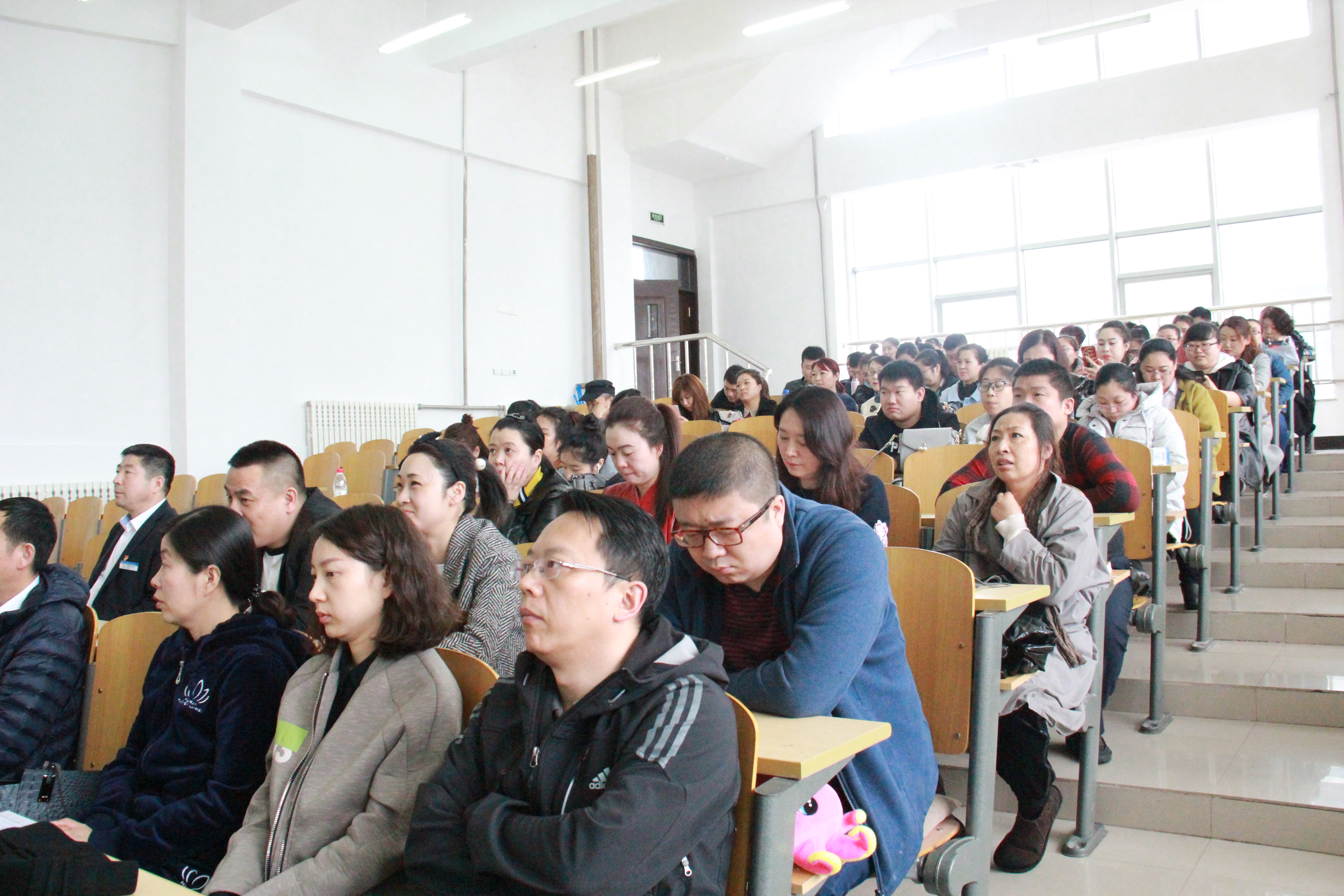 永利为伊春市行政资源中心进行政务礼仪培训